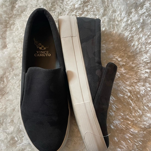 Vince Camuto Black Loafers with Textured Fabric and Elastic Gore - Picture 3 of 4